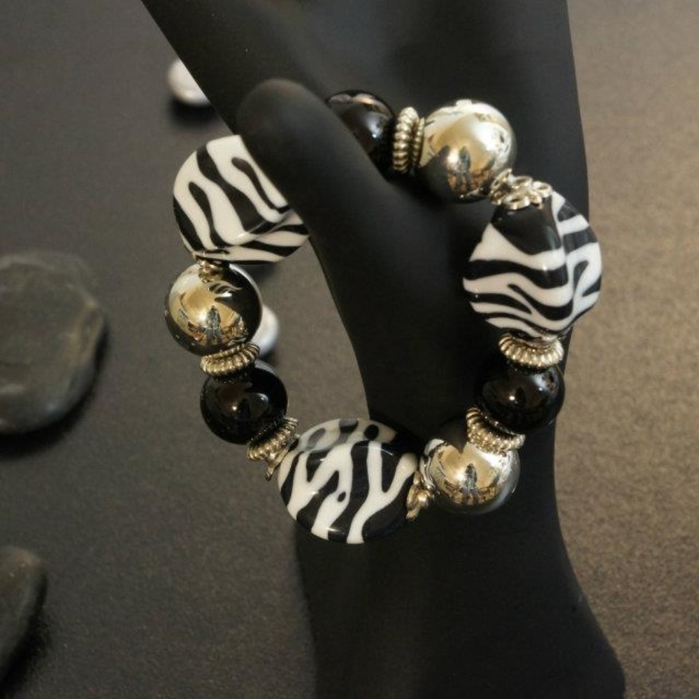 NWT Zebra Bead Stretch Bracelet